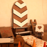 Papperlapapp-Wellpappe-Wichteltür-bespielt-geschmückt-Detailansicht2