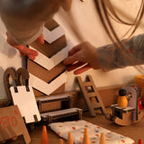 Papperlapapp-Wellpappe-Wichteltür-bespielt-geschmückt-Detailansicht