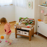 Papperlapapp-Wellpappe-Spielküche-bespielt-von-Kind